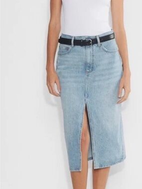 Denim Forum 27 The 90’s Halle Skirt Light Wash Denim with Front Slit great cond
